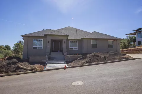 882 Palatine Ct, Redding, CA 96001 photo 5