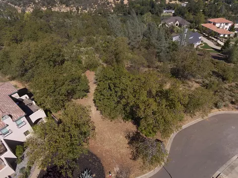 882 Palatine Ct, Redding, CA 96001 photo 3