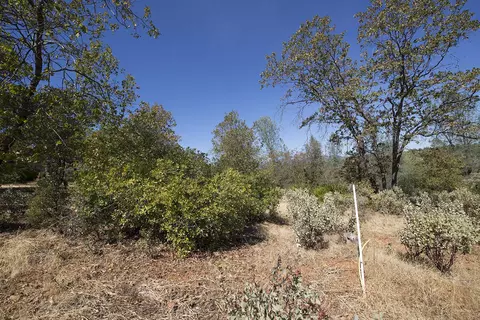 882 Palatine Ct, Redding, CA 96001 photo 2