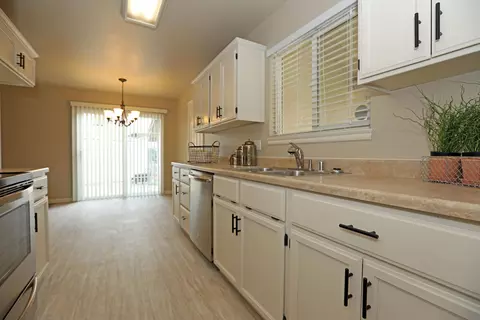1316 Riviera Dr, Redding, CA 96001 photo 3