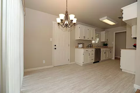 1316 Riviera Dr, Redding, CA 96001 photo 4