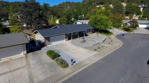 456 Bedrock Ln, Redding, CA 96003 photo 3