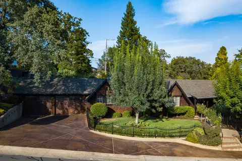 1125 Redbud Dr, Redding, CA 96001 photo 1