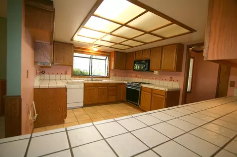1830 Tiburon Dr, Redding, CA 96003 photo 5