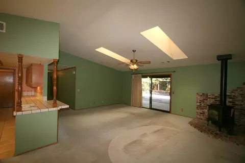 1830 Tiburon Dr, Redding, CA 96003 photo 3