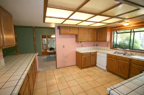 1830 Tiburon Dr, Redding, CA 96003 photo 7