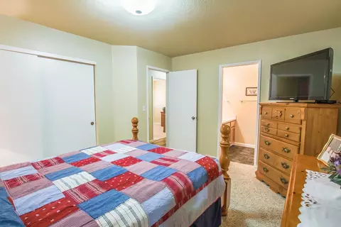 3642 Santa Rosa Way, Redding, CA 96003 photo 21