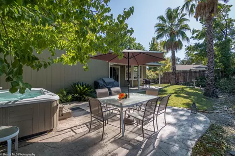 890 Jantail Ct, Redding, CA 96003 photo 5