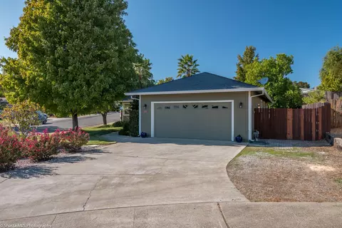 890 Jantail Ct, Redding, CA 96003 photo 2