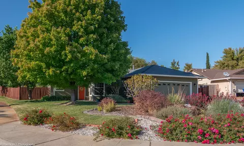 890 Jantail Ct, Redding, CA 96003 photo 1
