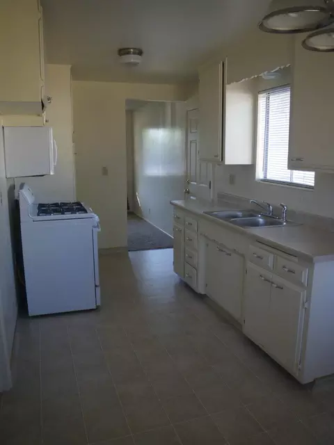 2092 Comet St, Redding, CA 96002 photo 6