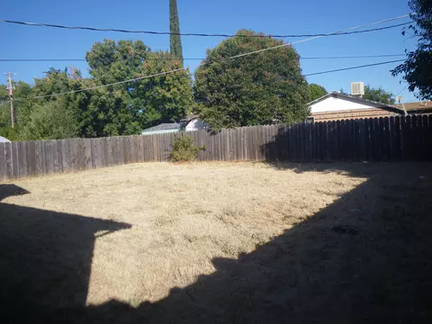 2092 Comet St, Redding, CA 96002 photo 12