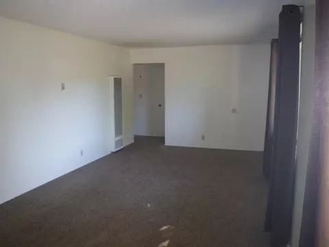 2092 Comet St, Redding, CA 96002 photo 3