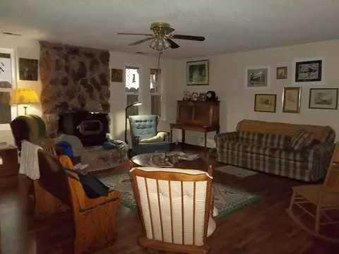 2630 Freebridge St, Redding, CA 96001 photo 2