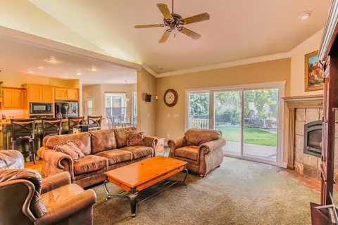 19575 Mockingbird Ln, Redding, CA 96002 photo 8