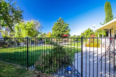 19575 Mockingbird Ln, Redding, CA 96002 photo 49