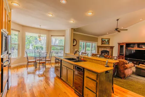 19575 Mockingbird Ln, Redding, CA 96002 photo 11