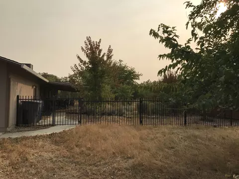 1891 College View Dr, Redding, CA 96003 photo 7
