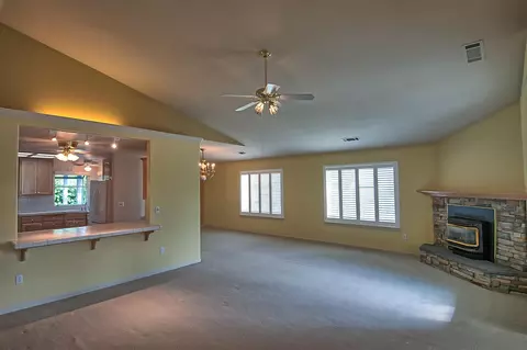 1796 Vineyard Trl, Redding, CA 96003 photo 2