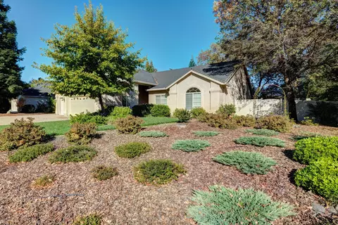 2596 Castlewood Dr, Redding, CA 96002 photo 4