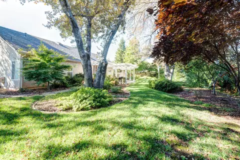 2596 Castlewood Dr, Redding, CA 96002 photo 38