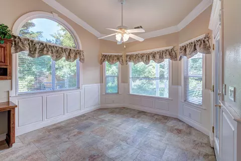 2596 Castlewood Dr, Redding, CA 96002 photo 12