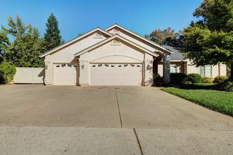 2596 Castlewood Dr, Redding, CA 96002 photo 1