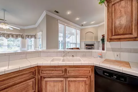 2596 Castlewood Dr, Redding, CA 96002 photo 17