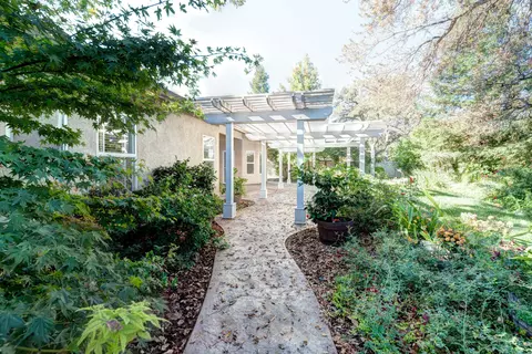 2596 Castlewood Dr, Redding, CA 96002 photo 40