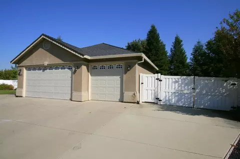 3421 Laramie St, Redding, CA 96002 photo 2