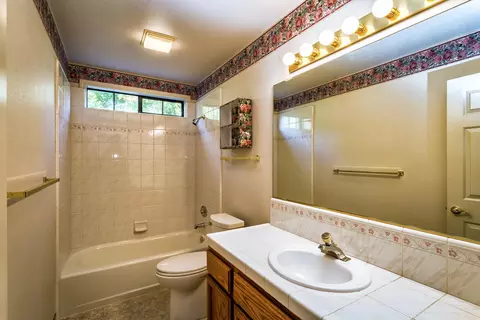 2238 Castlewood Dr, Redding, CA 96002 photo 13