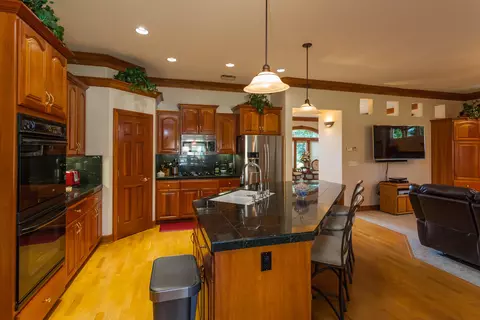 4498 Blue Creek Dr, Redding, CA 96002 photo 3