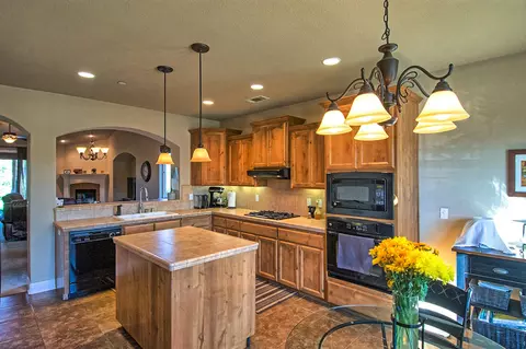 1458 Harbor Ct, Redding, CA 96003 photo 3