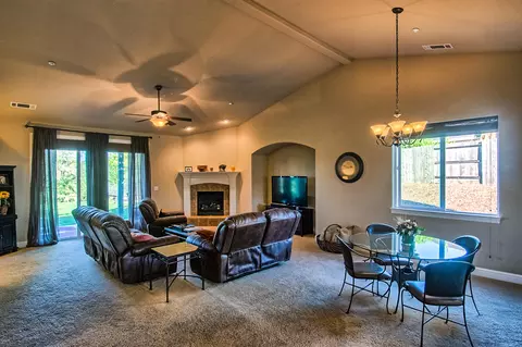 1458 Harbor Ct, Redding, CA 96003 photo 6