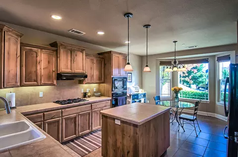 1458 Harbor Ct, Redding, CA 96003 photo 4