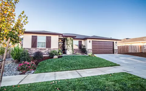 305 Stinson Loop, Redding, CA 96003 photo 2