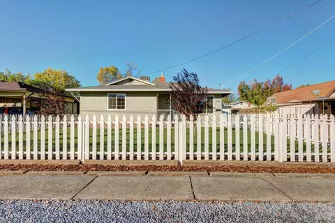 836 Ridge Rd, Redding, CA 96003 photo 4