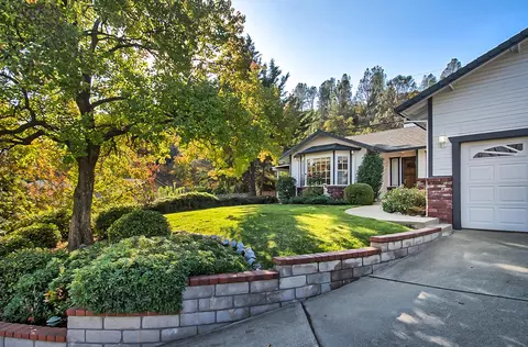 4922 Tralee Ln, Redding, CA 96001 photo 2