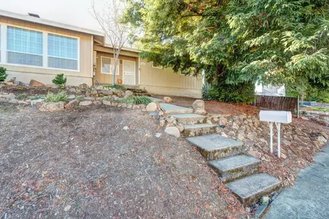 2603 Shasta St, Redding, CA 96001 photo 2