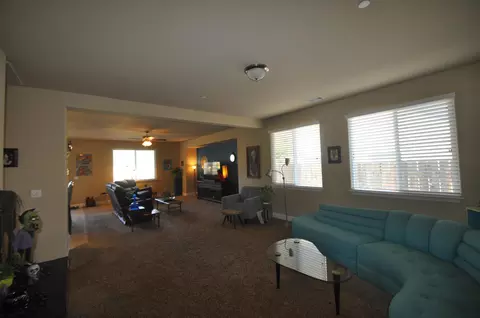 19420 Carnegie Dr, Redding, CA 96003 photo 2