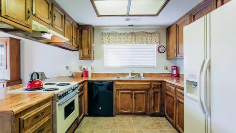 349 Woodhill Dr, Redding, CA 96003 photo 4