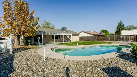 349 Woodhill Dr, Redding, CA 96003 photo 1
