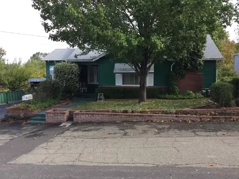 1623 Jay St, Redding, CA 96001 photo 1