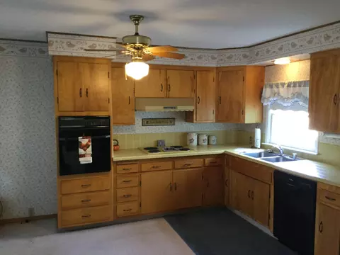1623 Jay St, Redding, CA 96001 photo 4