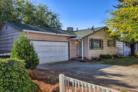 2077 Neptune, Redding, CA 96002 photo 3