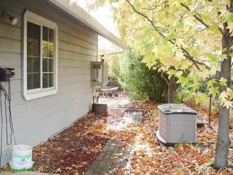 11463 Wales Dr, Redding, CA 96003 photo 44