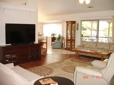 11463 Wales Dr, Redding, CA 96003 photo 2