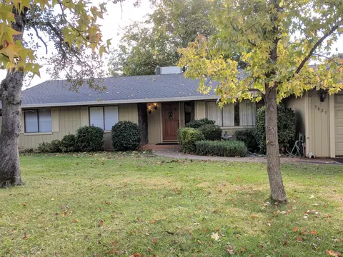 3025 Forest Hills Dr, Redding, CA 96002 photo 2
