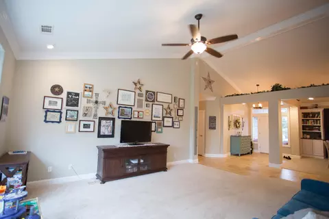 4250 Rutgers Pl, Redding, CA 96001 photo 2