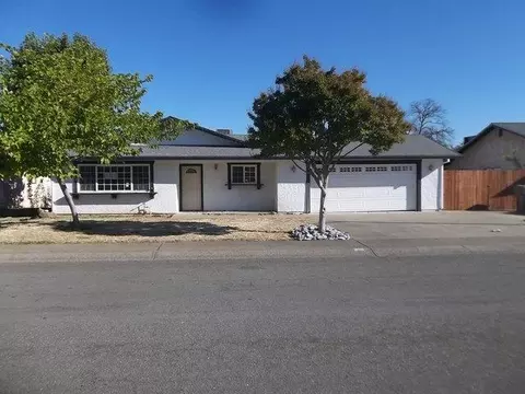 216 Woodcliff Dr, Redding, CA 96003 photo 1